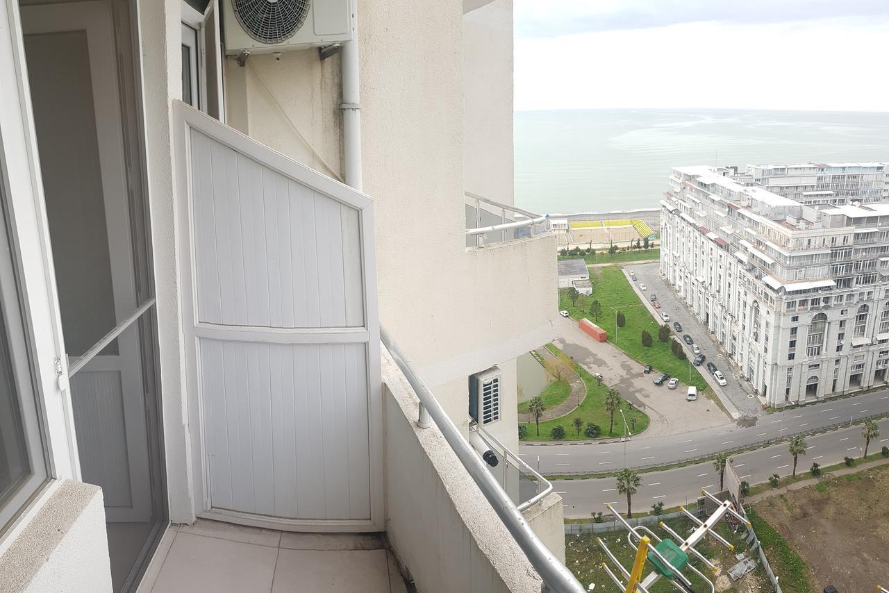 Apartment In Front Of Mcdonald'S Batumi Kültér fotó