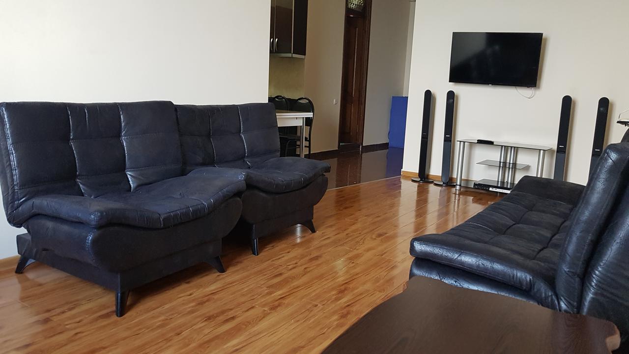 Apartment In Front Of Mcdonald'S Batumi Kültér fotó