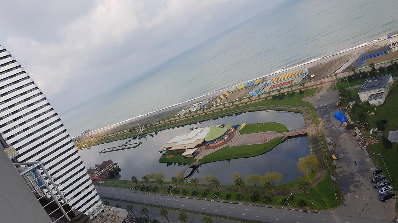Apartment In Front Of Mcdonald'S Batumi Kültér fotó