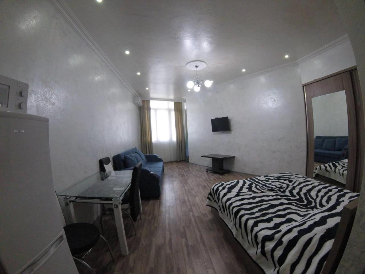 Apartment In Front Of Mcdonald'S Batumi Kültér fotó